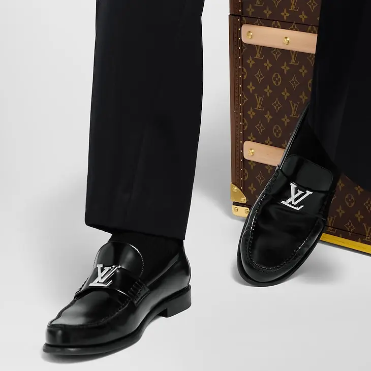 louis-vuitton-major-loafer--BSLL35GZ02_PM1_Cropped worn view.webp