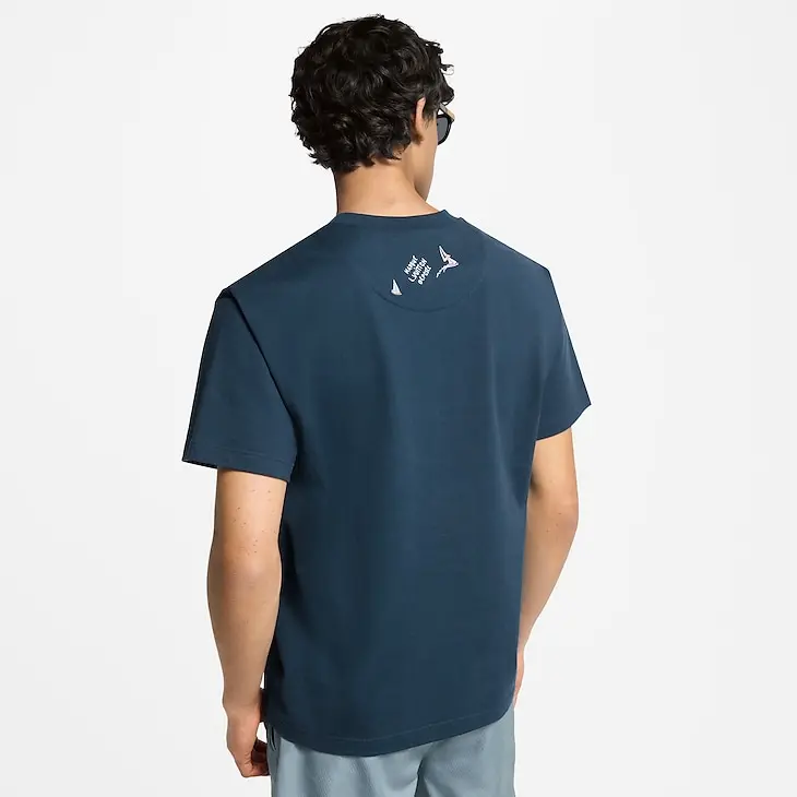 louis-vuitton-embroidered-cotton-t-shirt--HTY18WNPG651_PM1_Ambiance view.webp