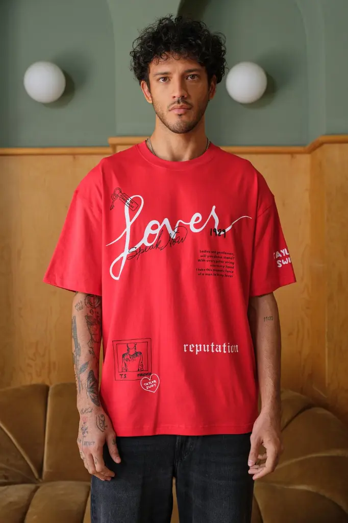 lover-red-oversized-t-shirt-xs-bonkerscorner-store-33708712460388_960x_crop_center.webp