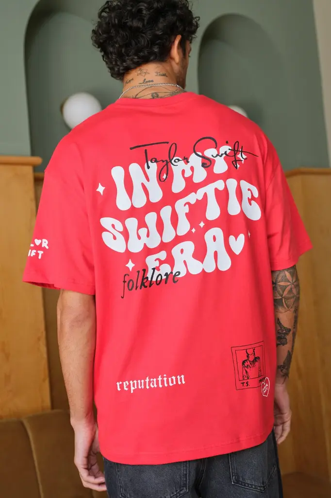 lover-red-oversized-t-shirt-xs-bonkerscorner-store-33708712231012_960x_crop_center.webp