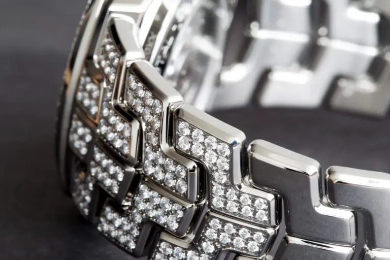 TAGHeuer_Link_Diamonds_WBC2116.BA0660-10-768x512.webp