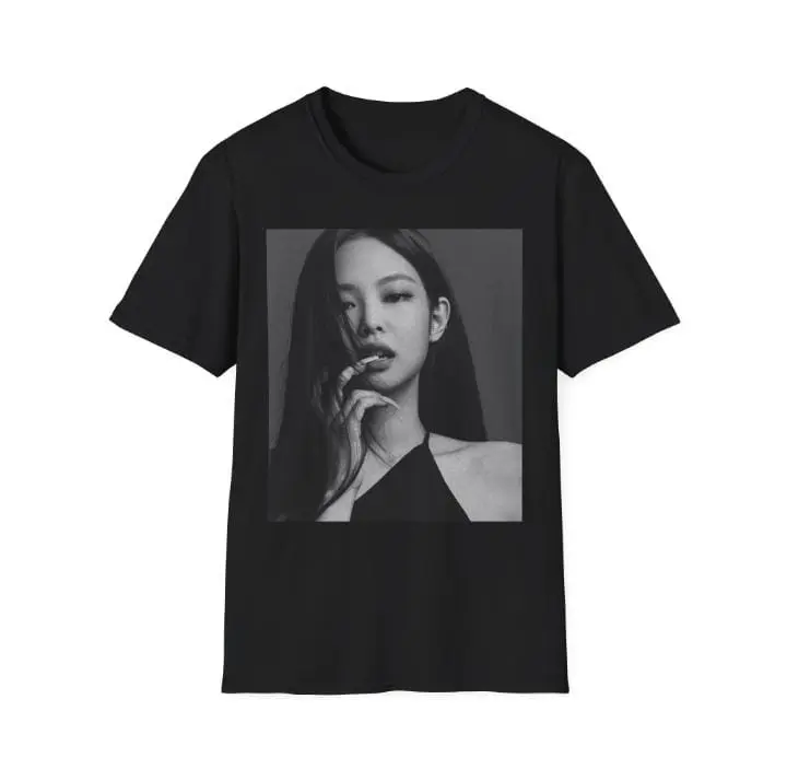 Jennie | Whole black  T-Shirt