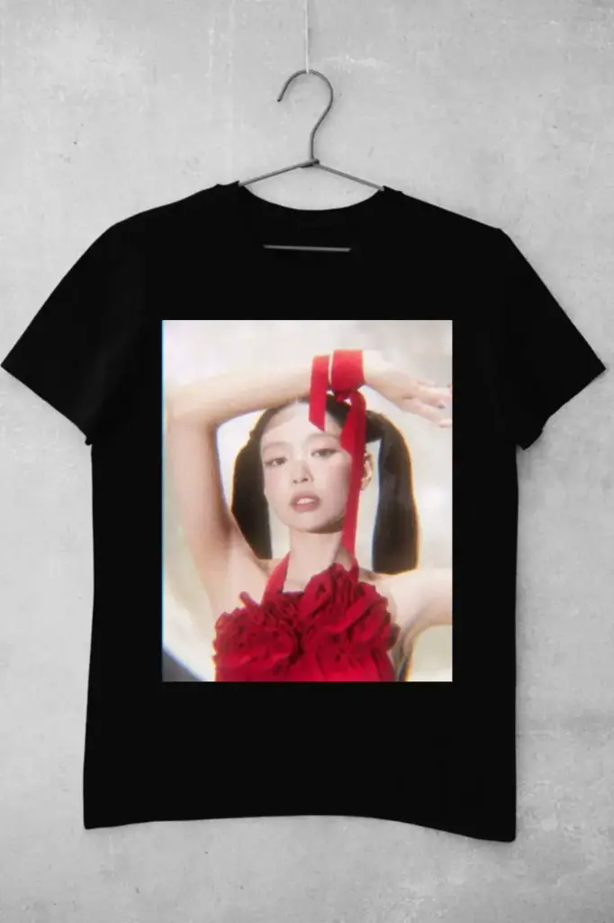 Jennie Realistic Red Print  |  T-shirt